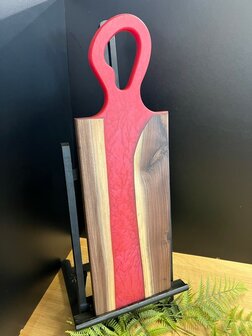 Tapasplank Notenhout met epoxy Rood