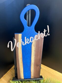 Tapasplank Notenhout met epoxy Blauw