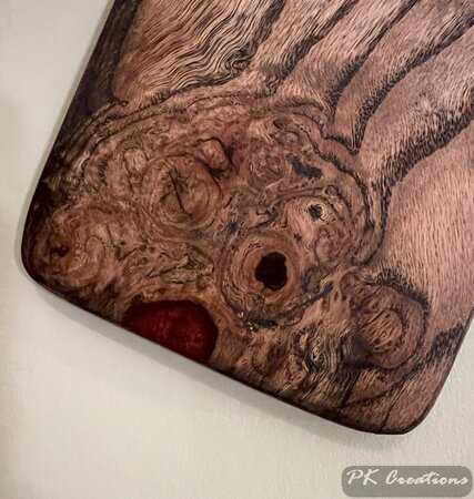 Tapasplank Eikenhout met epoxy wijnrood 