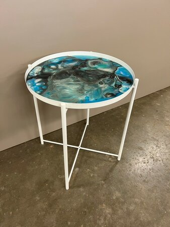 Bijzettafel in staal met epoxy met afneembaar blad wit 