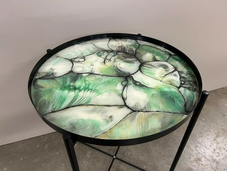 Bijzettafel in staal met epoxy met afneembaar blad zwart