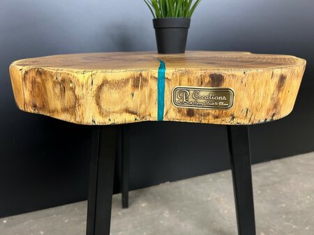 Bijzettafel in robinia met epoxy Metallic blauw