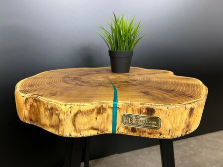 Bijzettafel in robinia met epoxy Metallic blauw