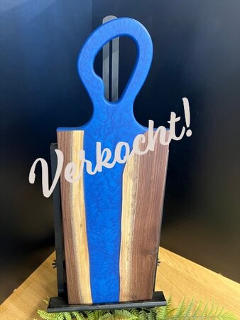 Tapasplank Notenhout met epoxy Blauw