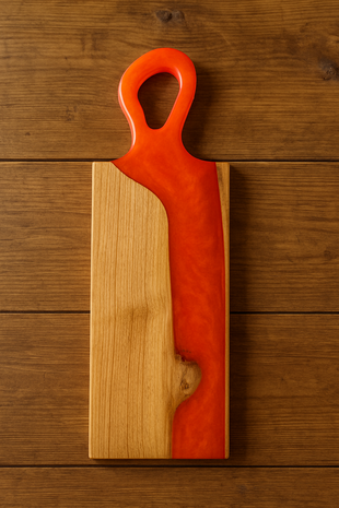 Tapasplank met epoxy orange