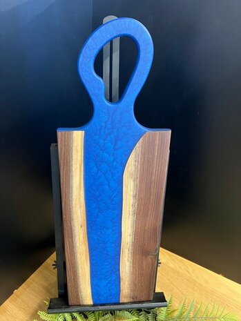 Tapasplank Notenhout met epoxy Blauw