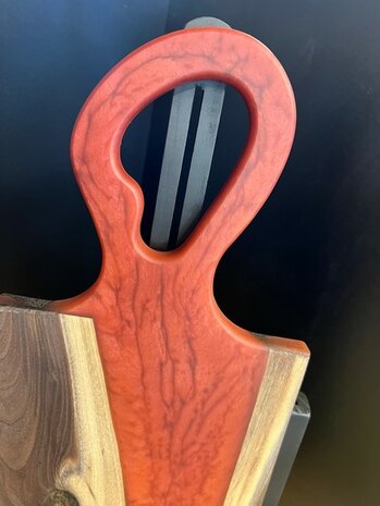 Tapasplank Notenhout met epoxy Oranje